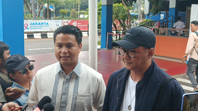 Erie Prasetyo, Direktur Utama PT Hijau Dipta Manajemen (pakai topi)_(Selvianus Kopong Basar FTNews.co.id)